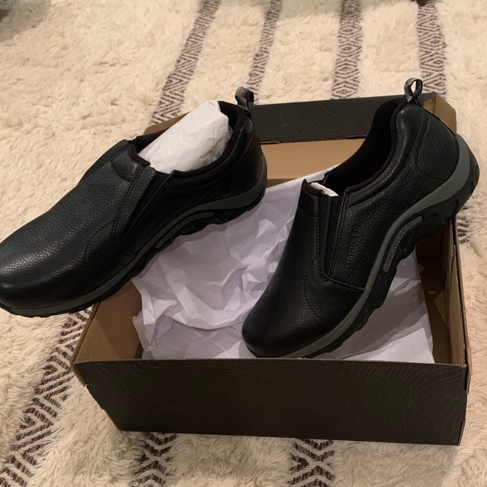 New in box! Merrel size 6 - Jungle Moc - black school uniform shoe